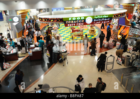 Dans la zone libre de l'Aéroport International de Dubai Banque D'Images