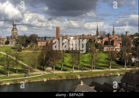 Vue de la ville de Shrewsbury, Shropshire, montrant les clochers et les tours et le parc connu sous le nom de la carrière Banque D'Images