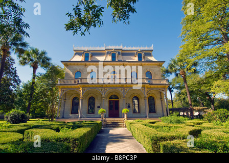 Construction de jardins gazon Steves Homestead Museum est une maison historique construite 1876 Rivière San Antonio San Antonio Texas tx. Banque D'Images