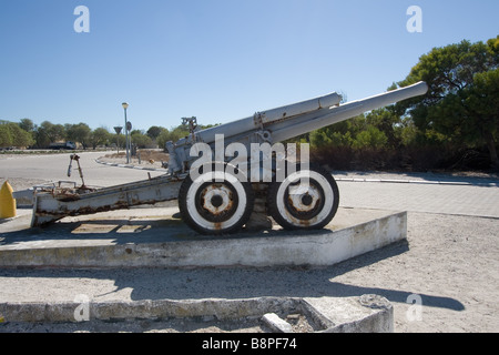 Vieux canon d'artillerie sur l'affichage à Robben Island, Cape Town, Afrique du Sud. Banque D'Images