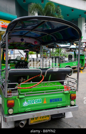 Taxi moto Bangkok  Les Tuk Tuks de Bangkok. Thaïlande Banque D'Images