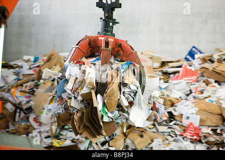 Les déchets de papier qui ont été traités au centre de recyclage Banque D'Images