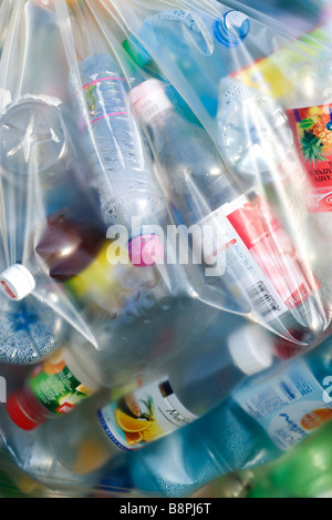 Sac en plastique plein de bouteilles en plastique, full frame Banque D'Images