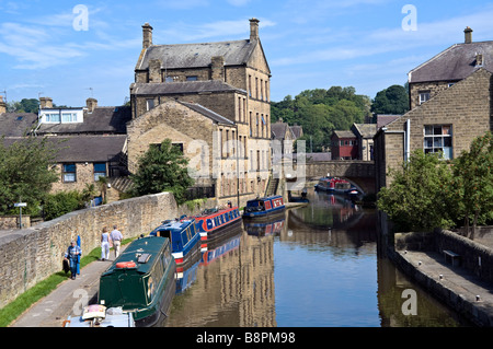 En regardant vers le pont de Belmont Skipton UK Banque D'Images