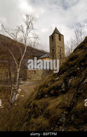 Ce village de Pyrénées et 11e siècle église de style romane de Sant Joan de Boí. Vall de Boi, Catalogne, Espagne Banque D'Images