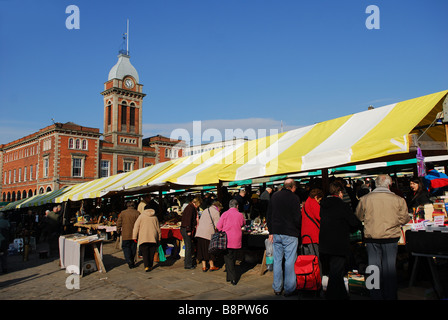 Marché de Chesterfield Derbyshire, Angleterre et Hall. Banque D'Images