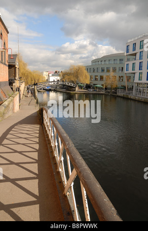 Regents Canal Camden Town à Londres de blocage Banque D'Images