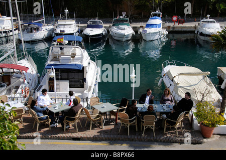 Port espagnol de Marina del Este situé entre Almunecar et Le Herradura Costa Tropical Espagne du sud waterfront cafe bar Banque D'Images