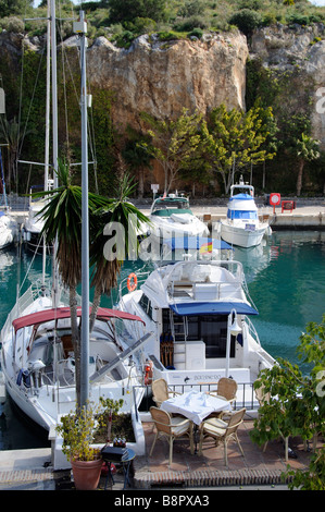 Port espagnol de Marina del Este situé entre Almunecar et Le Herradura Costa Tropical Espagne du sud waterfront cafe bar Banque D'Images