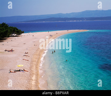 Plage de Zlatni Rat près de Supetar, île de Brac, Croatie. Banque D'Images