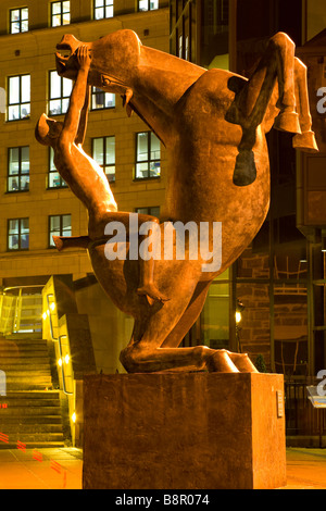 L'Écosse Edinburgh Edinburgh City Cheval et cavalier sculpture par Eoghan Bridge situé dans la région de Rutland Court Banque D'Images