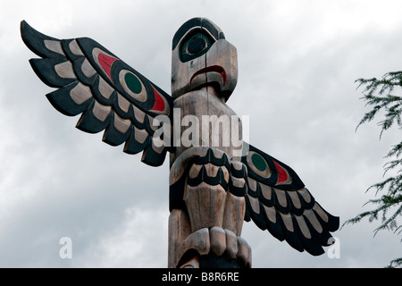 L'art indien indigène dans les Jardins Butchart, Brentwood Bay, près de Victoria, île de Vancouver, Colombie Britannique, Canada Banque D'Images