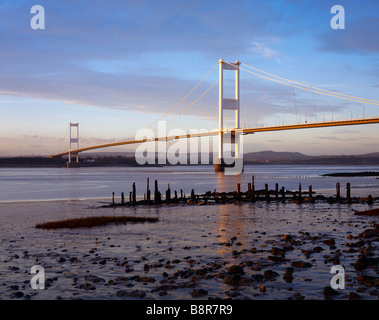 Pont Severn au-dessus de l'estuaire de la rivière Severn à Aust, Gloucestershire, Angleterre Banque D'Images