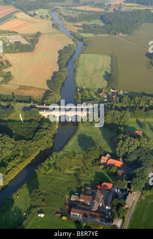 Traversée du canal Dortmund-Ems Lippe river, l'Allemagne, en Rhénanie du Nord-Westphalie, Ruhr, Castrop-Rauxel Banque D'Images