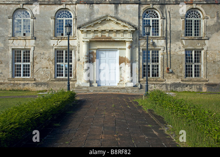 Fenêtre et porte d'entrée à l'église paroissiale de Saint Pierre, côte ouest de la Barbade, "West Indies" Banque D'Images