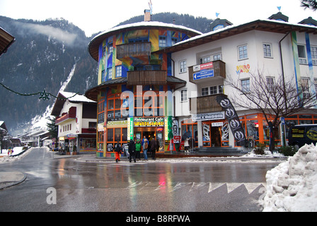 Cafe hotel restaurant Rundum Mayrhofen Zillertal Tyrol Autriche Banque D'Images