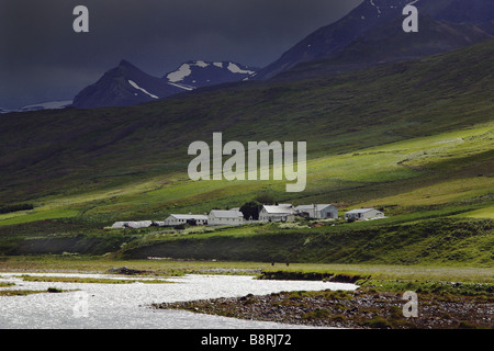 Maisons à l'Oexnadalurs River dans le nord-ouest, l'Islande Banque D'Images