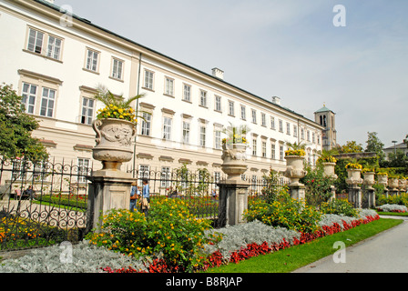 Les jardins Mirabell et de la Schloss Mirabell dans le centre de Salzbourg en Autriche Banque D'Images