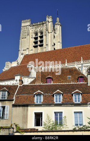 Auxerre cathédrale Saint Etienne tour ouest France Banque D'Images