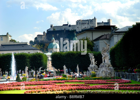 Les jardins Mirabell et de la Schloss Mirabell dans le centre de Salzbourg en Autriche Banque D'Images