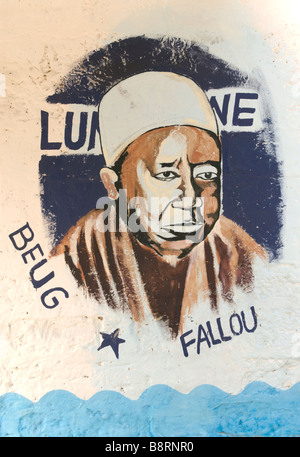 Profil de leader spirituel peint sur les murs de Tambacounda au Sénégal Afrique de l'ouest Banque D'Images