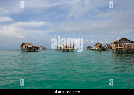 Bajau Laut kampong et péniche Pulau Gaya Semporna mer de Sulu Malaisie Asie du sud-est Banque D'Images