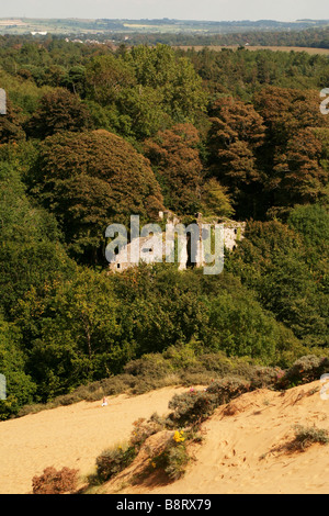 Ruines du château de Candleston dans les dunes de sable de Merthyr Mawr Mid Glamorgan South Wales UK Banque D'Images