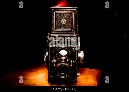 Reflex Bi-objectif Yashica Mat à l'aide d'lightpaiting et longue exposition Banque D'Images