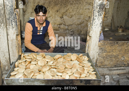 Baker, de cachemire, cachemire, vend des produits de boulangerie, de l'Inde, Jammu und Kaschmir, Leh, Ladakh Banque D'Images