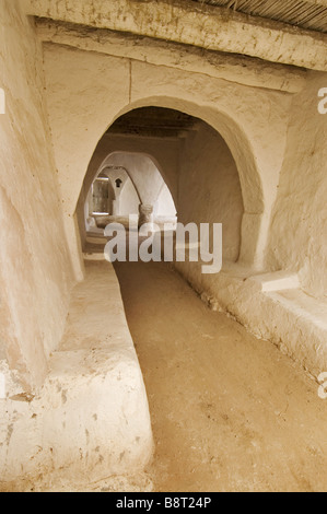 Cavelike aux piétons dans le centre historique de Ghadamès, Libye Banque D'Images