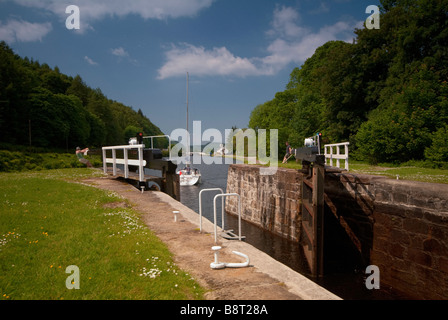 Une serrure porte étant fermée sur le Canal Crinan, ouest de l'Écosse, au Royaume-Uni. Banque D'Images