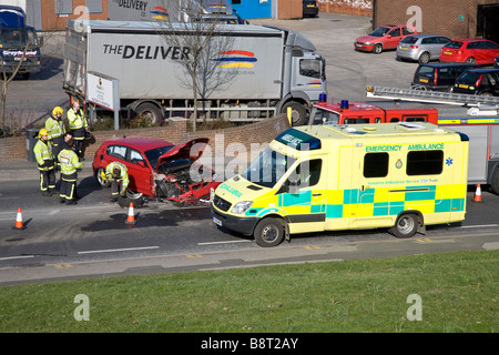 Accident de la route indiquant les services d'urgence. Banque D'Images