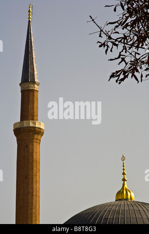 Dôme et minaret de la Mosquée de Sultanahmet SOphia Haga, Istanbul, Turquie. Banque D'Images