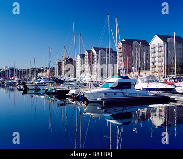 Bateaux amarrés dans le port de plaisance de Portishead Quays, Portishead, Somerset, Angleterre. Banque D'Images