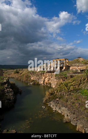 L'ancienne centrale hydroélectrique de Rutenberg datant de 1932 à Naharayim ou Baqoura où la rivière Yarmouk s'écoule dans la rivière Jordan en Israël Banque D'Images