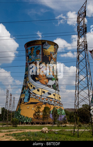 Tour de refroidissement Power Station peint Soweto Johannesburg Banque D'Images