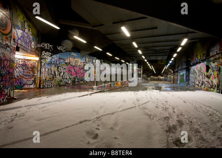 Nuit de neige sur Leake Street Tunnel Graffiti Banque D'Images