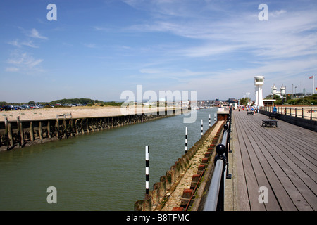 La RIVIÈRE ARUN DE L'embarcadère à Littlehampton. WEST SUSSEX UK. Banque D'Images