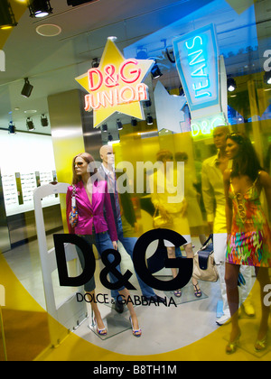 Designer Junior Dolce Gabbana fashion store window Piazza di Spagna Roma Lazio Italie Banque D'Images