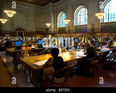 La Bibliothèque publique de New York de l'intérieur 5ème Avenue New York USA Banque D'Images