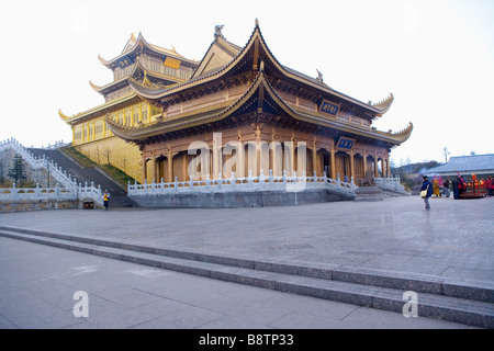 La province du Sichuan en Chine Mt Emei Temple Huazang et sommet d'Or Banque D'Images