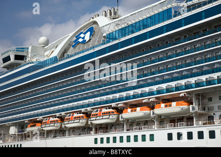 Bateau de croisière dans le port d'Istanbul Istanbul Turquie Banque D'Images