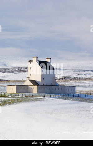 Corgarff Castle, sur une lande de neige au-dessus de Strathdon, Aberdeenshire, les Highlands écossais. Banque D'Images