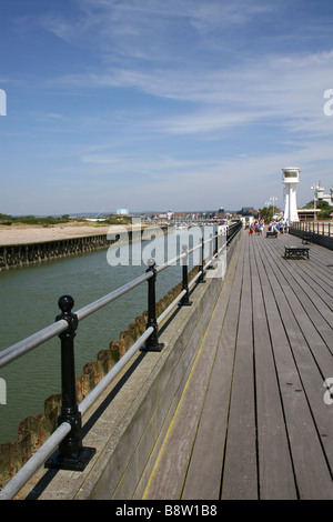 La RIVIÈRE ARUN DE L'embarcadère à Littlehampton. WEST SUSSEX UK. Banque D'Images