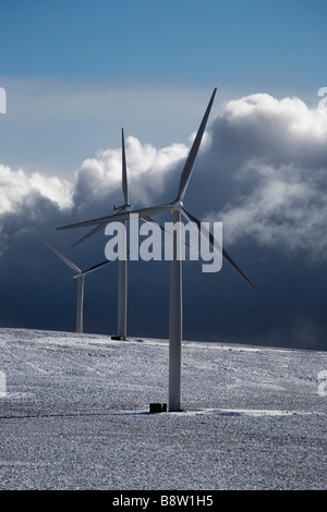 Parc éolien isolé de 32 mégawatts de Drumderg par temps hivernal. Générateurs éoliens, Scottish and Southern Energy, Drumderg Hill, Alyth, Perthshire, Royaume-Uni Banque D'Images