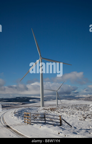 Turbines éoliennes éloignées de 32 mégawatts de Drumderg en hiver. Éoliennes, Scottish & Southern Energy, Drumderg Hill, Alyth, Perthsh Banque D'Images