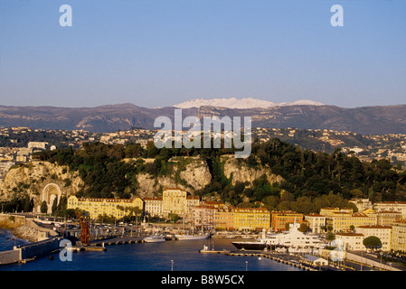 Sommaire du Port Lympia de Nice et la colline du chateau Banque D'Images