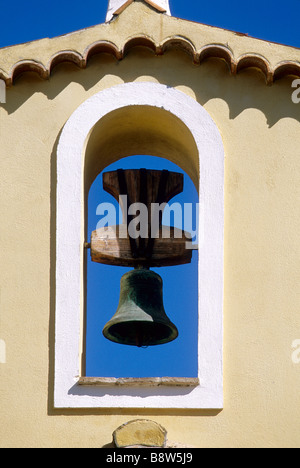 Détail de la cloche clocher de l'église de Pierrefeu village dans la vallée de l'Esteron Banque D'Images