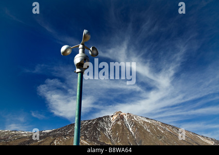 Climat et de l'anémomètre capteur vent surveille de près le climat dans le Parc National du Teide, le Mont Teide, Tenerife, Canaries Espagne Banque D'Images