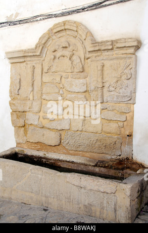 Les Wamba fontaine à eau datant du 16ème siècle dans le centre-ville de Alhama de Granada Espagne du sud